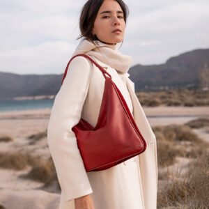 BOLSO DE HOMBRO EN PIEL ROJA
