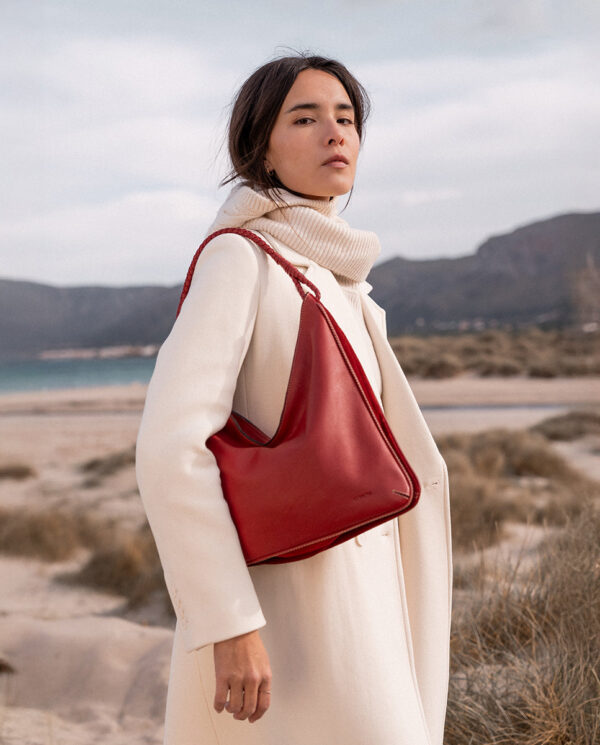 BOLSO DE HOMBRO EN PIEL ROJA