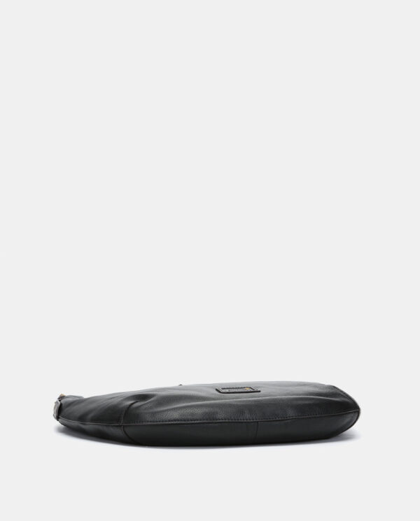 BOLSO DE HOMBRO EN PIEL NEGRA - Imagen 7