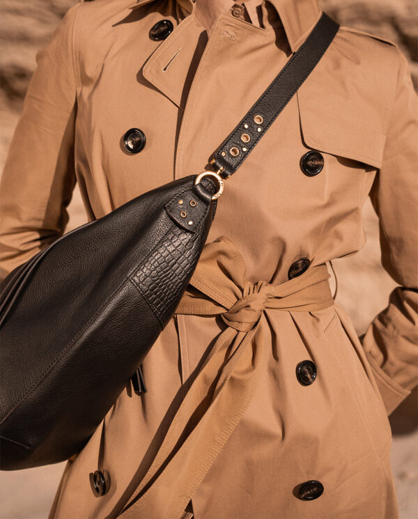 BOLSO DE HOMBRO EN PIEL NEGRA - Imagen 2