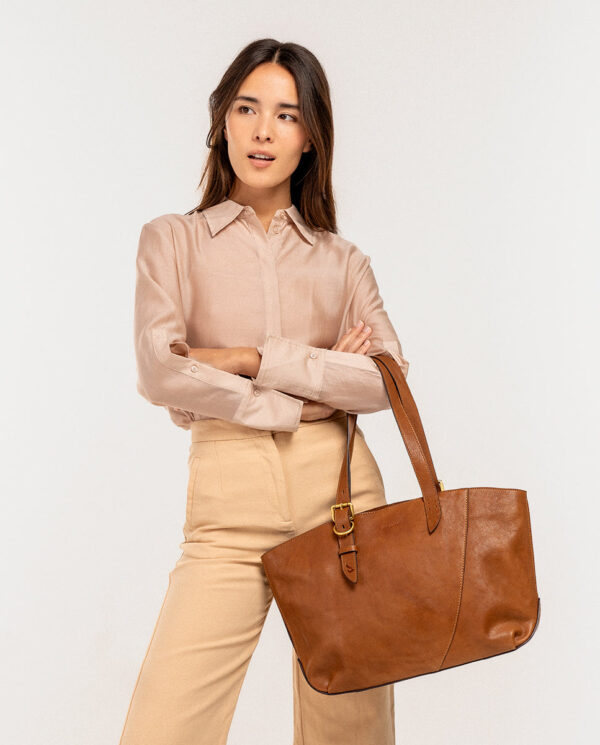 BOLSO SHOPPER EN PIEL COGNAC