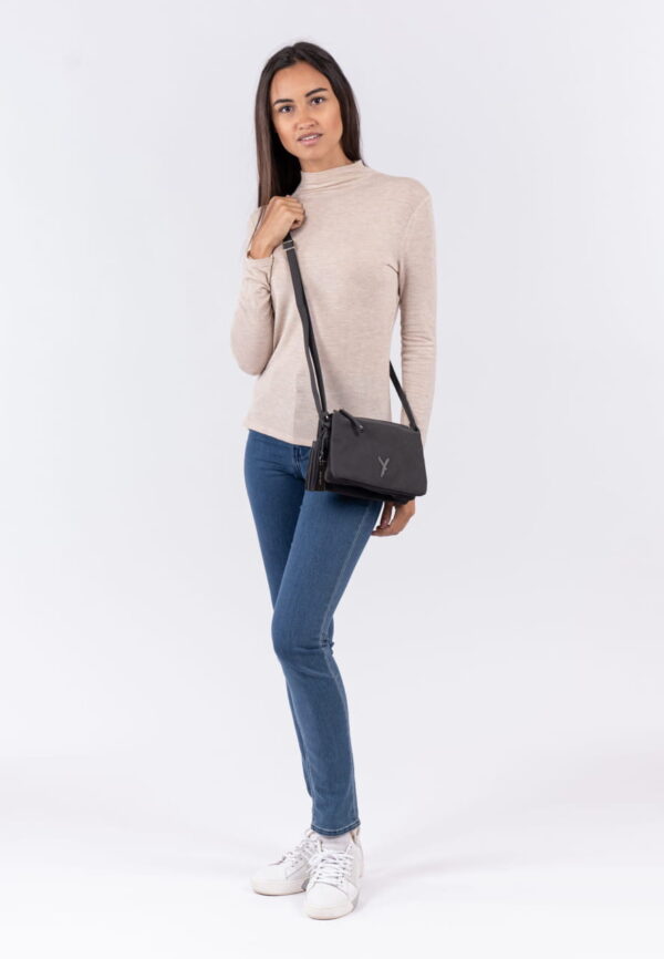 BOLSO DE HOMBRO COLOR GRIS